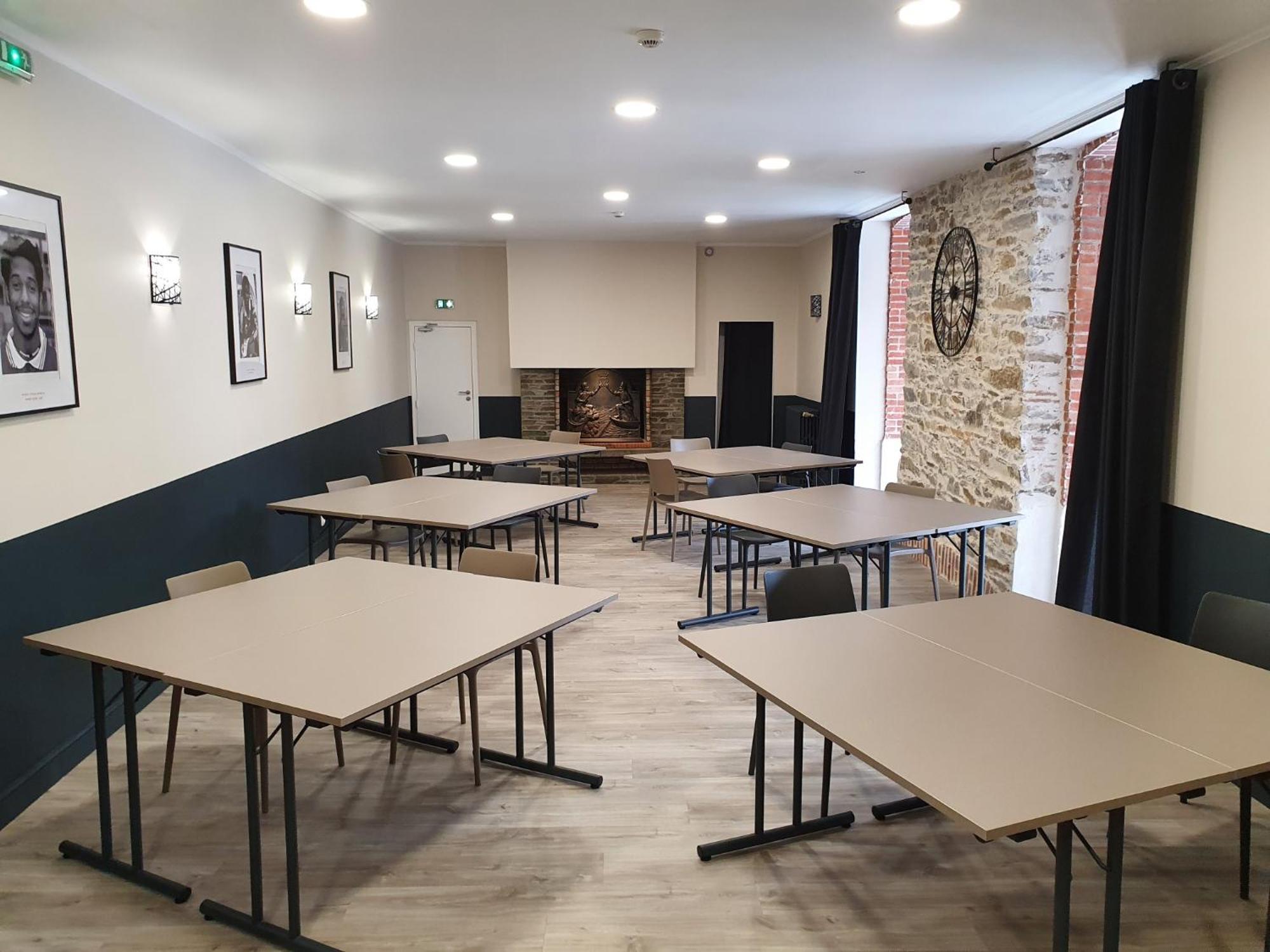 Hotel Restaurant Les Voyageurs Montaigu-Vendee Εξωτερικό φωτογραφία