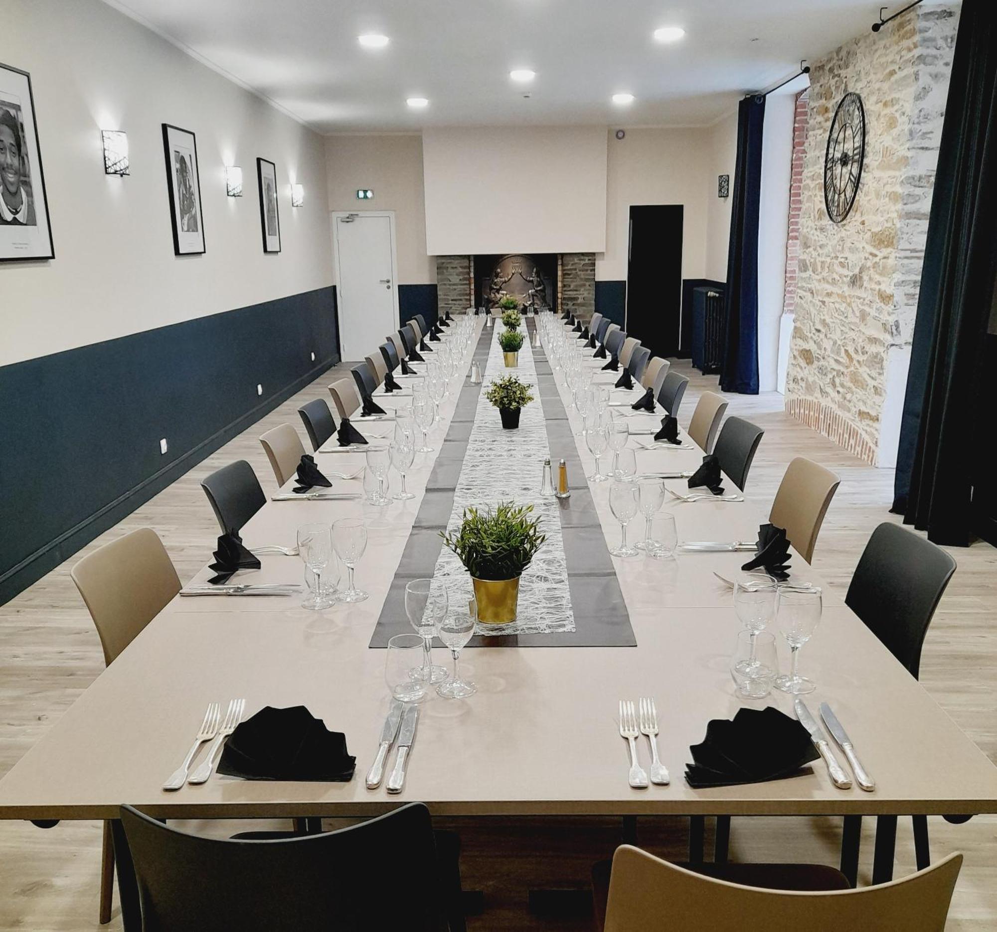 Hotel Restaurant Les Voyageurs Montaigu-Vendee Εξωτερικό φωτογραφία