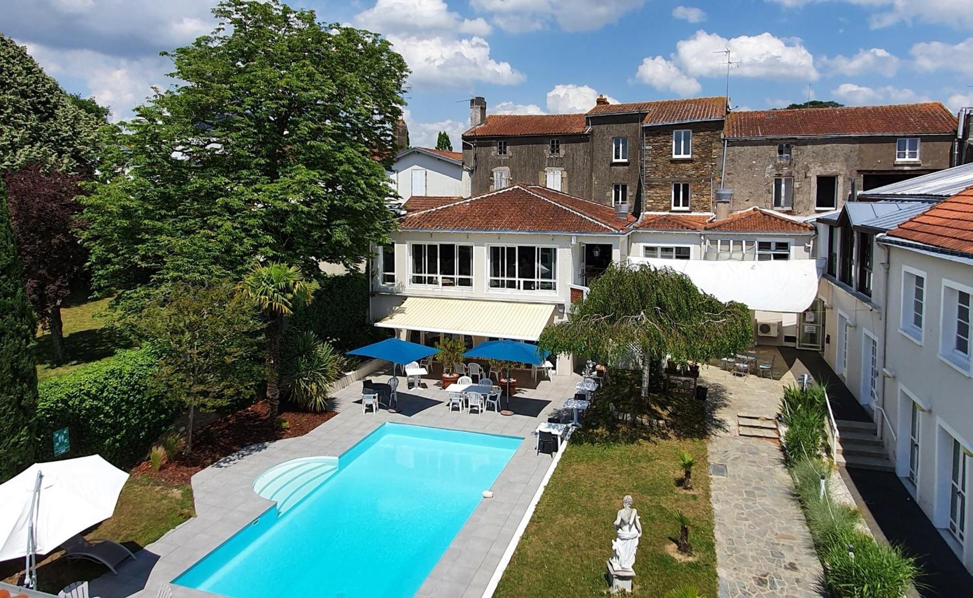 Hotel Restaurant Les Voyageurs Montaigu-Vendee Εξωτερικό φωτογραφία