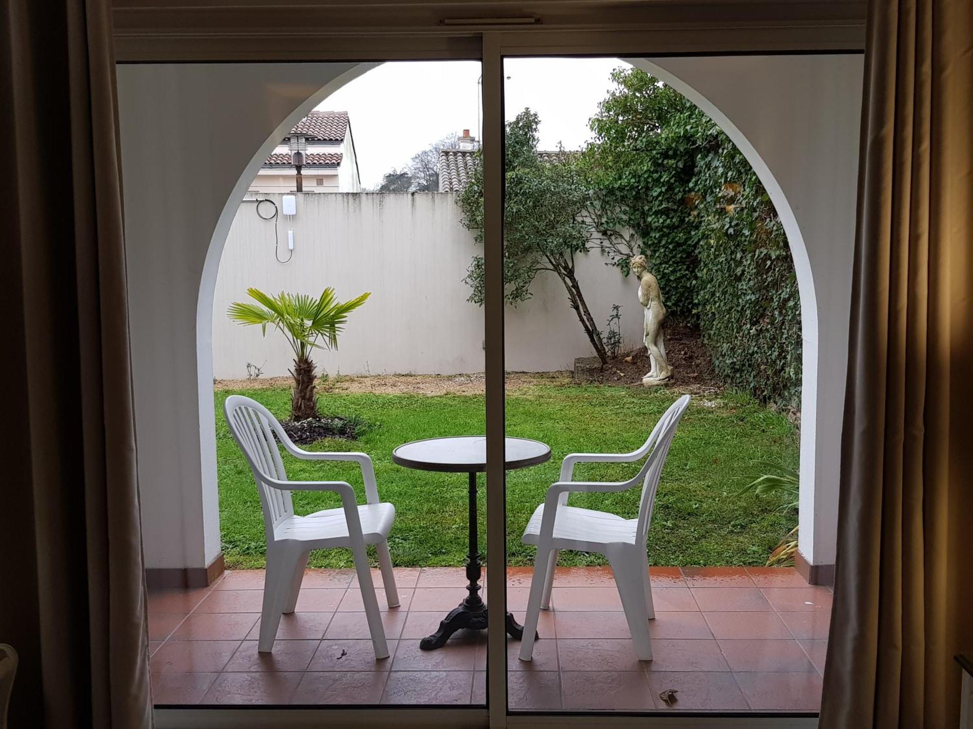 Hotel Restaurant Les Voyageurs Montaigu-Vendee Εξωτερικό φωτογραφία