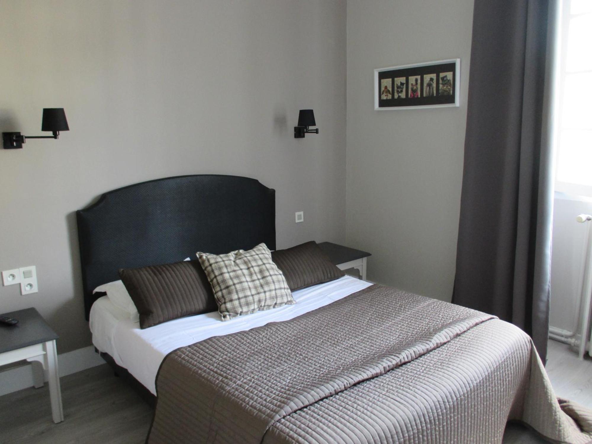 Hotel Restaurant Les Voyageurs Montaigu-Vendee Εξωτερικό φωτογραφία