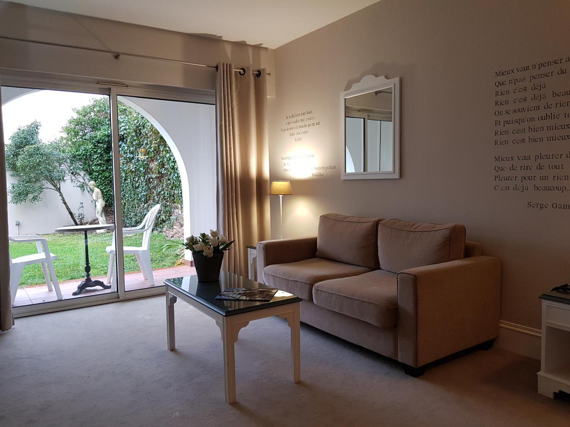 Hotel Restaurant Les Voyageurs Montaigu-Vendee Εξωτερικό φωτογραφία